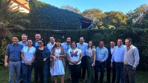 Cachito, Blanca y Pettengill quedan para negociar con los opositores