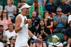La brasileña Haddad Maia sufre ante Bouzkova, la tunecina Jabeur no da opción a Paolini - Tenis - ABC Color