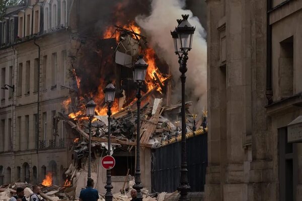 Hallan un cadáver en los escombros de la explosión de un edificio en París de hace 6 días - Mundo - ABC Color
