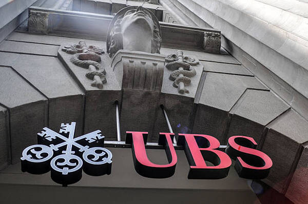 UBS anuncia pr贸ximos cambios en la gesti贸n del banco tras la absorci贸n de Credit Suisse - Revista PLUS
