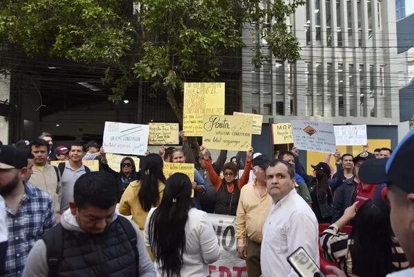 Desastrosa ruta Concepción-Vallemí: levantan protesta tras una promesa de bacheo del MOPC - Economía - ABC Color