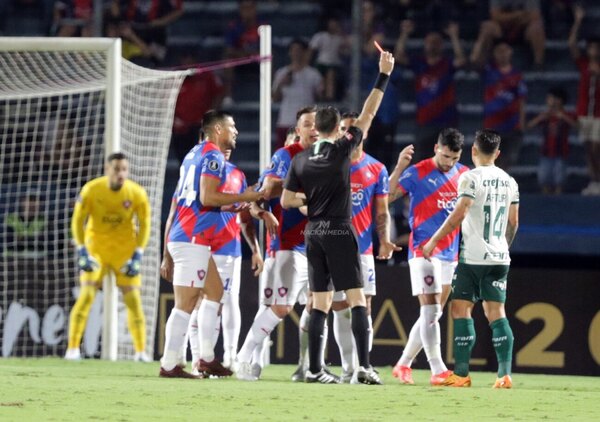Versus / Facundo Sava recupera a Gabriel Báez para el duelo crucial ante Barcelona de Guayaquil