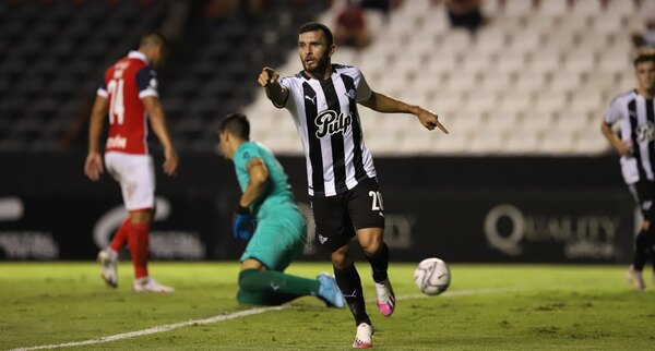 Versus / El "Demonio" Bareiro cuenta porqué fue a Libertad y no a Cerro
