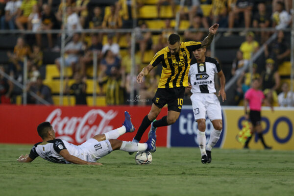 Versus / Luis Fariña finalmente se queda en Guaraní para el segundo semestre