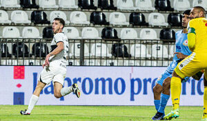 Versus / El golazo de Alejandro Silva en su partido 300 con Olimpia