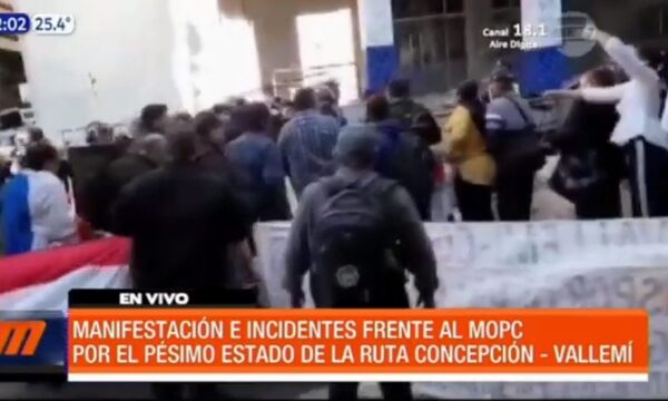 Manifestación e incidentes frente al MOPC | Telefuturo