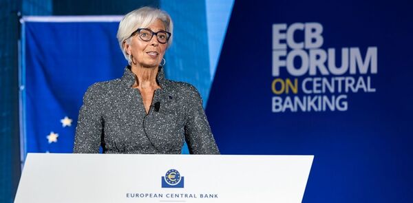 Christine Lagarde cree que es pronto para ver un freno en las subas de las tasas de inter茅s del BCE - Revista PLUS