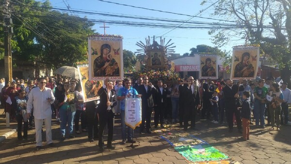 Multitudinaria procesión en honor a la Virgen del Perpetuo Socorro