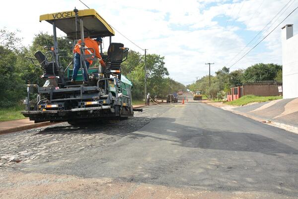 MEJORA DE ACCESOS VIALES EN CAMBYRETÁ SON EJECUTADAS POR LA EBY