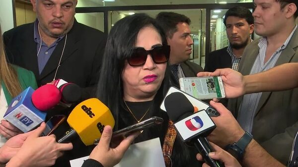 Yami Nal arremete contra Blanca Ovelar y genera más incertidumbre sobre Presidencia del Senado - Política - ABC Color