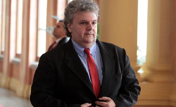 Tras críticas a su gestión, renuncia Sante Vallese a la presidencia de Copaco