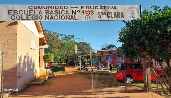 ¡Dios Mío! Menores llegaron motoári en una escuela y dispararon un arma de fuego