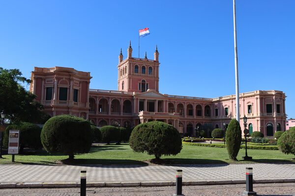 Econom铆a paraguaya creci贸 5,2% interanual en primer trimestre de 2023 - Revista PLUS