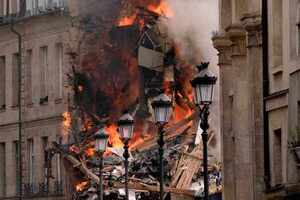 París: hallan cadáver en los escombros de la explosión de un edificio - Unicanal
