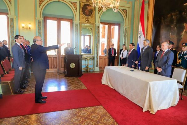 Diario HOY | Toman juramento al nuevo ministro de Desarrollo Social
