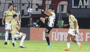 Versus / Libertad lamenta la falta de contundencia y queda fuera de la Copa