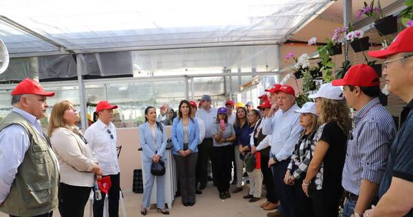 La Nación / Floricultura del Paraguay presente en inauguración de invernadero modelo de misión taiwanesa