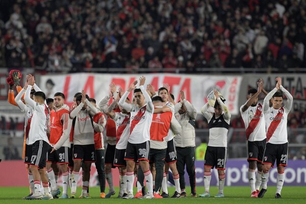 Versus / River Plate derrotó a The Strongest y clasificó a octavos, pero Rojas salió lesionado y preocupa