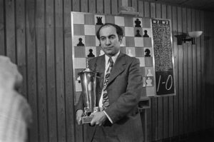 Reto del GM de ajedrez Zenón Franco: Nuevo problema (663) y la solución del anterior (662) - Polideportivo - ABC Color