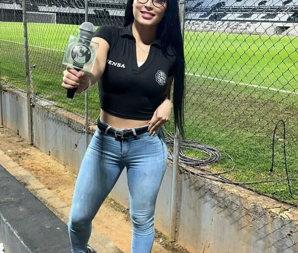 ¡Modelo tuvo su primera vez en la cancha y con un futbolista!