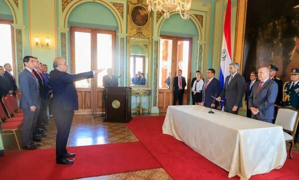 Toman juramento al nuevo ministro de Desarrollo Social - Oasis FM 94.3