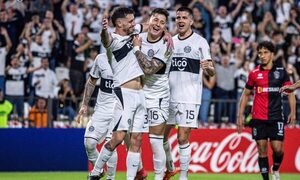 Olimpia celebra y se queda en lo alto de su grupo