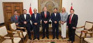 INTENDENTE DE CAMBYRETÁ SE REÚNE CON MINISTROS PARA AGILIZAR LOS TRÁMITES DEL PASO FRONTERIZO ENTRE CAMPICHUELO Y CANDELARIA