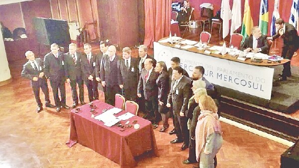 Incidentes entre parlasurianos por acusaciones hacia Cartes