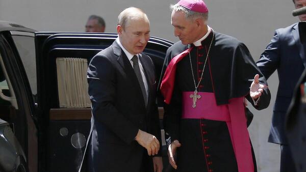 El enviado de Francisco para la paz en Ucrania inició su misión en Moscú tras su etapa en Kiev - .::Agencia IP::.