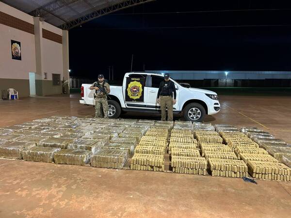 Cacharon toneladas de macoña en un depósito