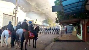 Policía hace un “simulacro” de desalojo para eludir denuncia penal por desacato