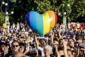 Orgullo LGTBI: ¿Cuál es el plural de gay?, ¿Se escribe arcoíris o arco iris? Despejamos estas y otras dudas - Ortografía y gramática - ABC Color