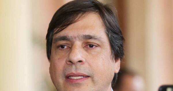 La Nación / Titular del IPS: Bataglia fue denunciado por desacato y lesión de confianza