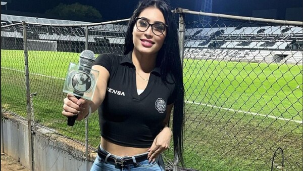 Jazmín Mernes debutó como cronista deportiva en el partido de Olimpia