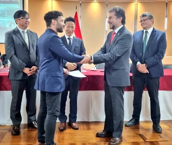 Diez profesionales paraguayos irán a Corea a capacitarse en vehículos eléctricos - Economía - ABC Color