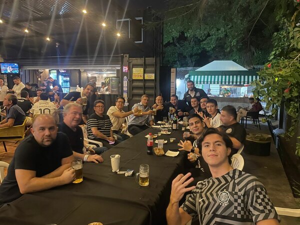Versus / La cena "cábala" de Diego Aguirre con los directivos de Olimpia