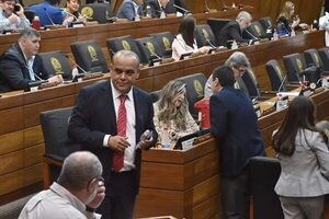 Cartistas arremeten y aprueban raudamente fusión de SET y Aduanas - Política - ABC Color
