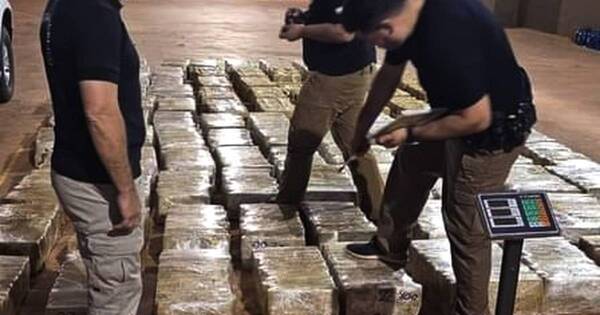 La Nación / Policía brasileña delata 2 toneladas de droga en una obra en PJC
