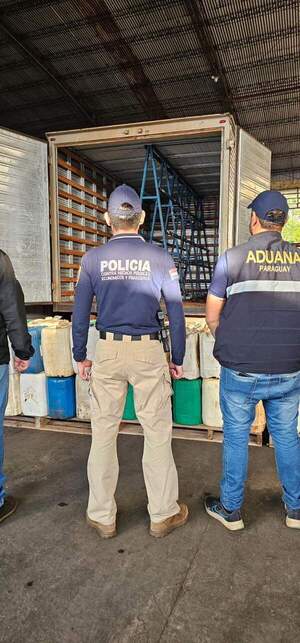 Imputan por contrabando a conductor de furgón detenido con 1.500 litros de combustible