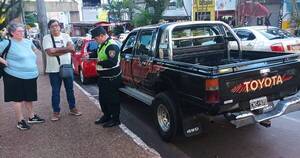 La Nación / Un argentino dejó su auto en Foz, cruzó a CDE y mientras esperaba bus vio su vehículo pasar
