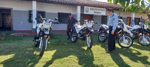 Incorporan motocicletas en lucha contra la delincuencia en Ñeembucú - Policiales - ABC Color