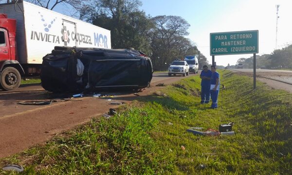 Una lesionada tras vuelco de vehículo