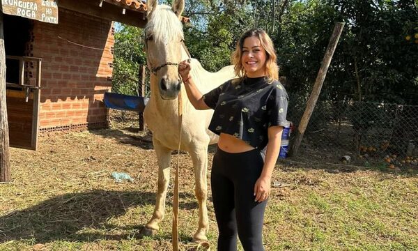 El sueño cumplido de Larissa Riquelme con un “potro”