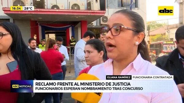 Video: Reclamo frente al Ministerio de Justicia - ABC Noticias - ABC Color
