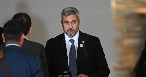La Nación / Abdo persiste en discurso rencoroso y apunta contra la mayoría colorada