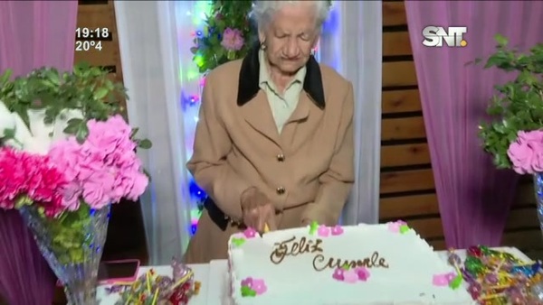 Doña Petrona cumplió 102 años - SNT