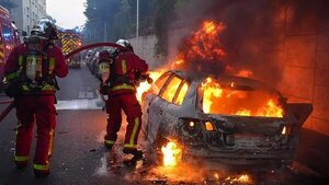 Segunda noche de manifestaciones en Francia tras un caso de brutalidad policial en un suburbio de París