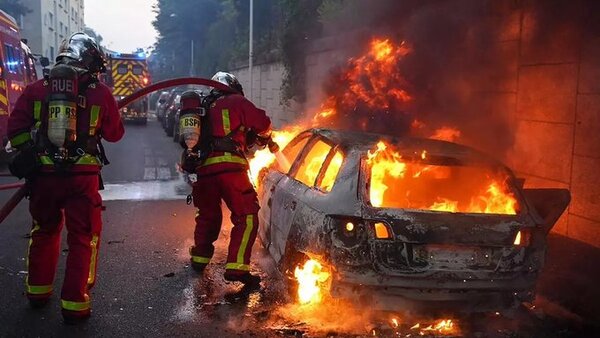 Segunda noche de manifestaciones en Francia tras un caso de brutalidad policial en un suburbio de París