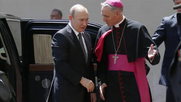 El enviado de Francisco para la paz en Ucrania inició su misión en Moscú tras su etapa en Kiev - ADN Digital