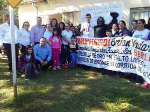 Con caravana recibieron a alumno que obtuvo medallas en las Olimpiadas Especiales Berlín 2023 - Radio Imperio